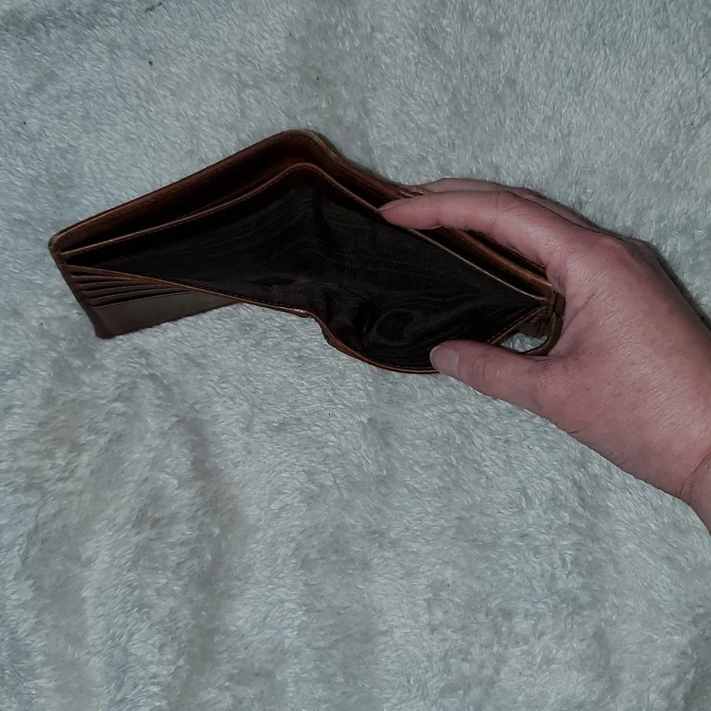 Gucci Compact Wallet with Piston Lock